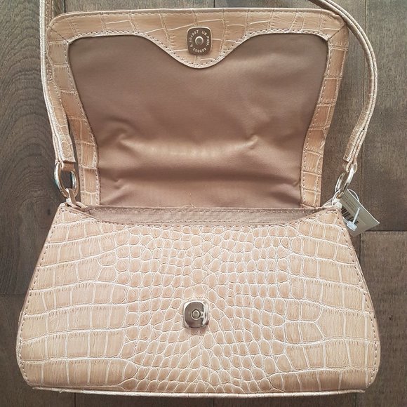 Liz Claiborne Women's Cream Handbag (NWT) - Picture 3 of 10